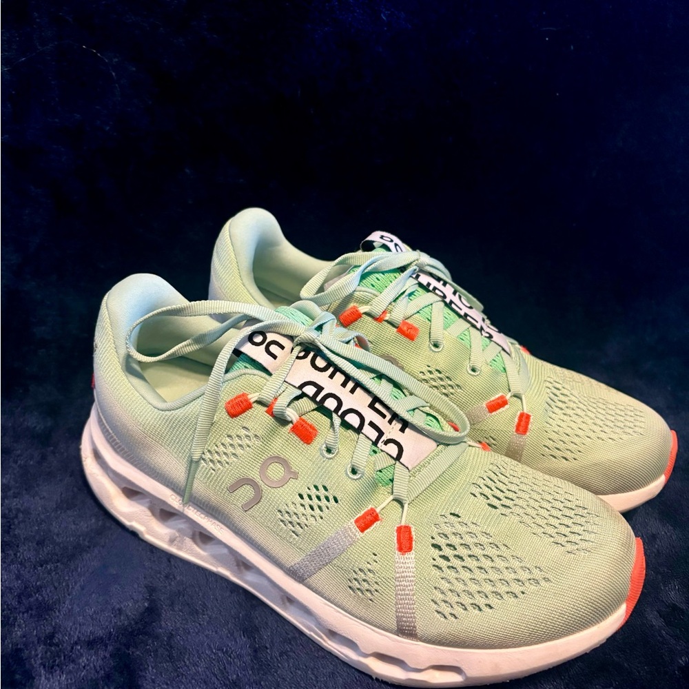 Women’s on cloud size 8